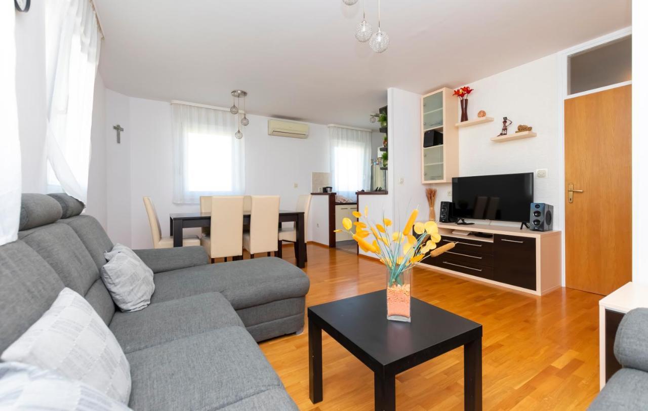 Apartment Pepalo,Omis Free Parking Bagian luar foto
