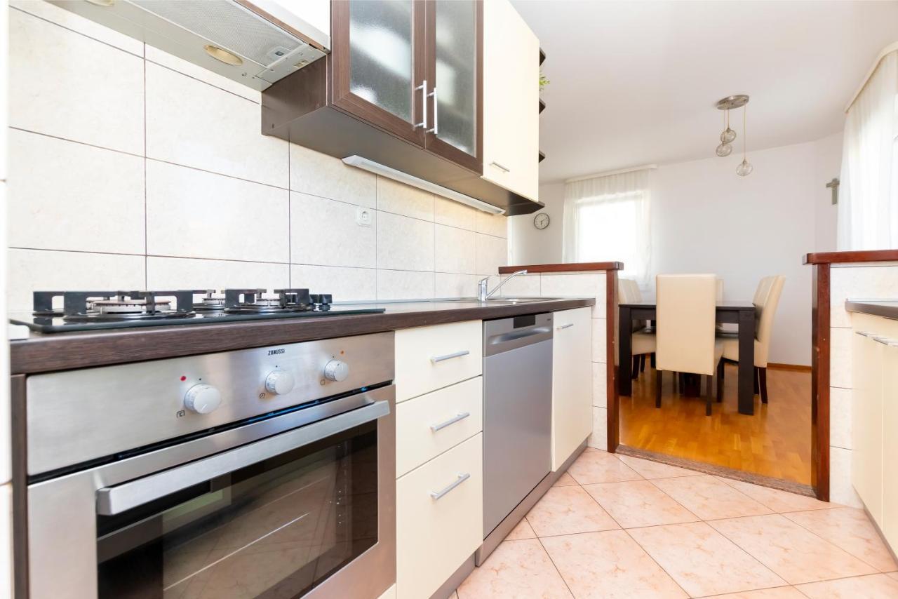 Apartment Pepalo,Omis Free Parking Bagian luar foto